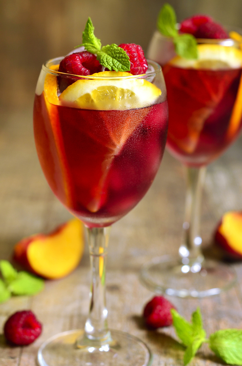 7 Summer Cocktail Recipes: Champagne Fruit Punch